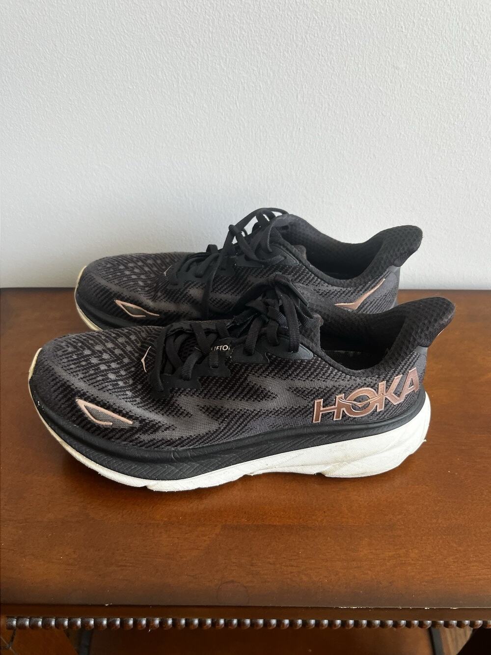 Hoka One One Clifton 9 Women’s Size 8D Wide Running Sneaker Shoes Black